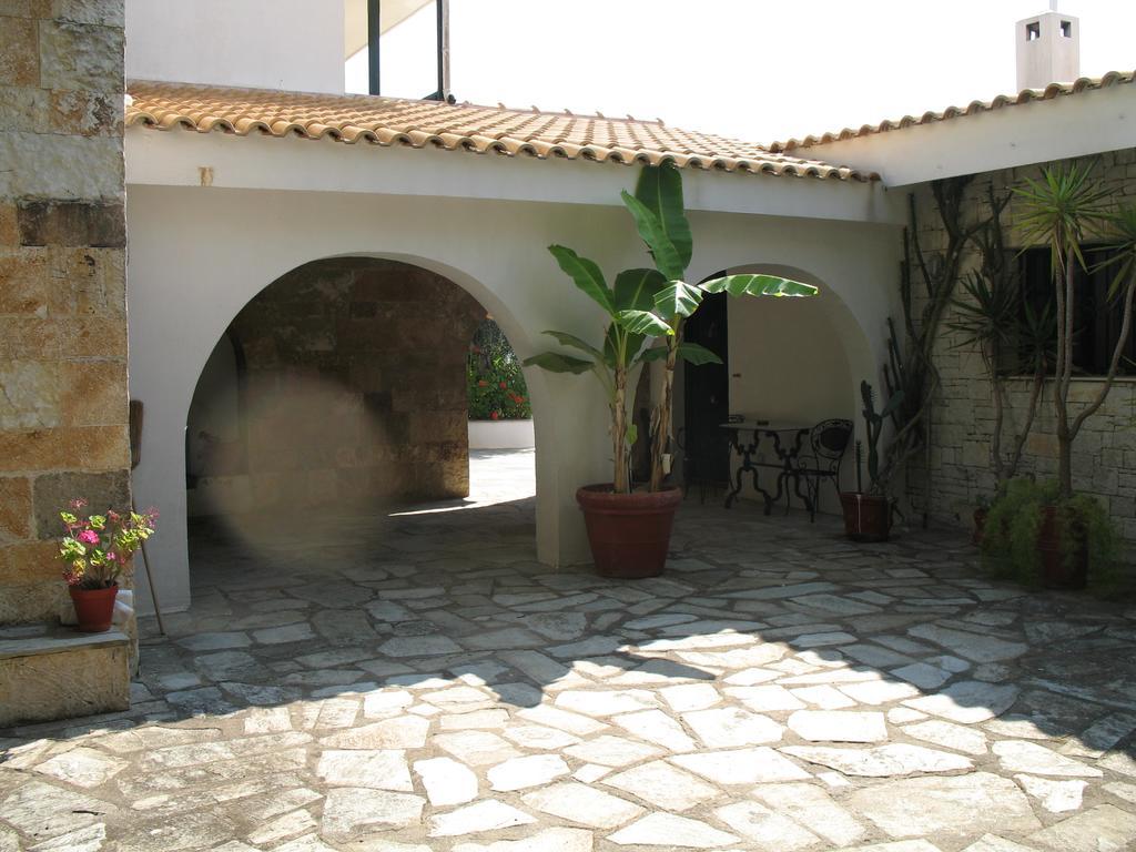 Villa Marlina Комено Екстериор снимка